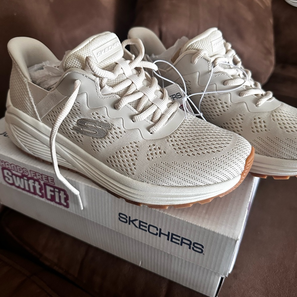 Skechers hands free swift fit New